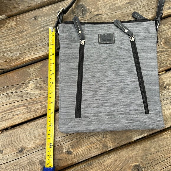 Roots 73 - Picture 9 of 11